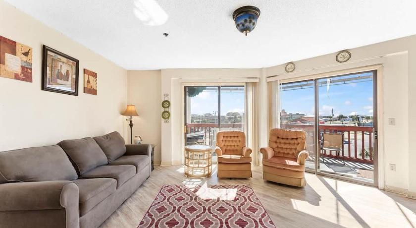 1302B St Thomas Square