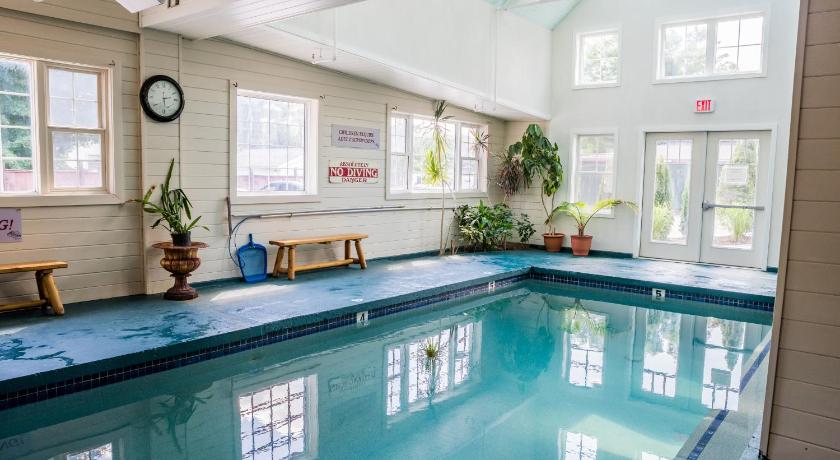 The Common Man Inn, Spa & Lodge photo