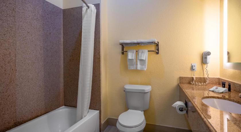 Image of 1 King Bed | Suite, Non-Smoking, Micfridge 11