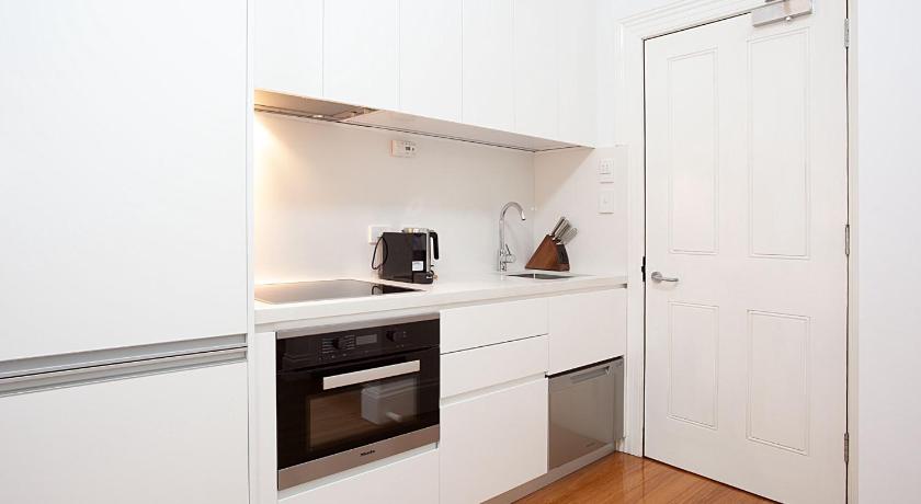 Chic and Characterful Studio Apartment - image 14
