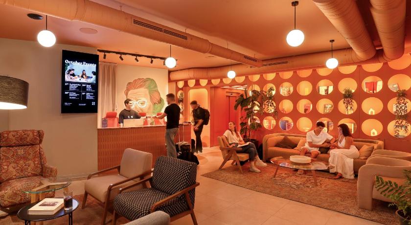 Coeo Hernan Ruiz Rooftop Pool Hostel