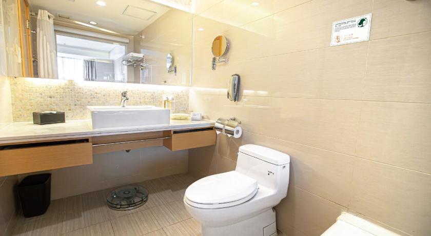 Image of 1 King Standard High Floor 4