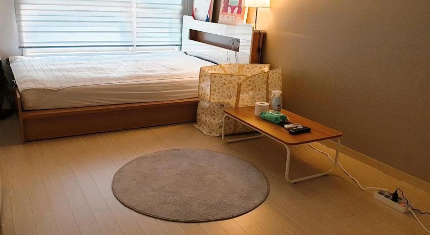 2912#InfiniteSkySuite #HighFloorView #ModernChicStay #SpaciousComfort
