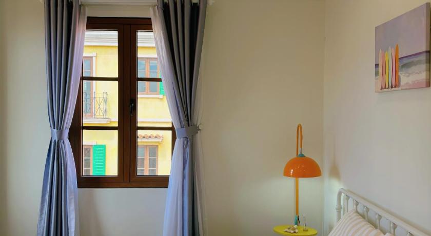 King Bed Standard City View
