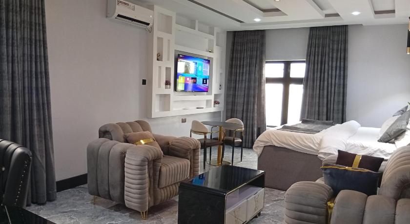 Uptown Life Hotel and Suites