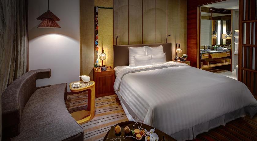 Image of Deluxe Sea View Room with King Bed 4