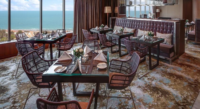 Image of Suite Lounge 7