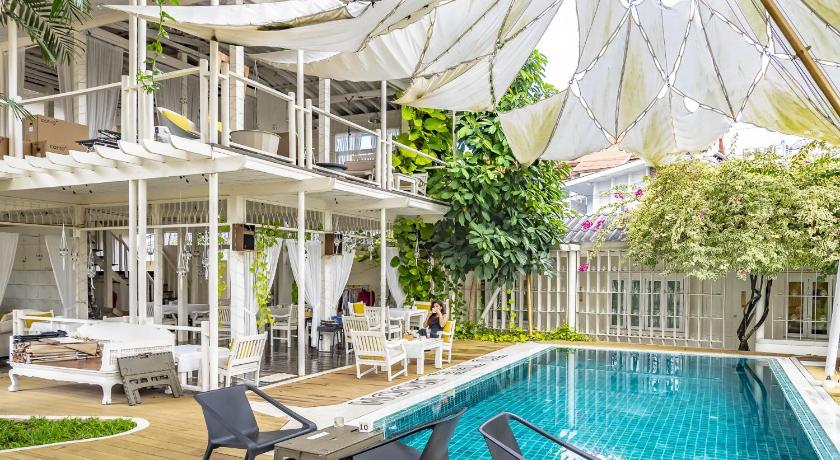 To The Moon – Chiang Mai, IA