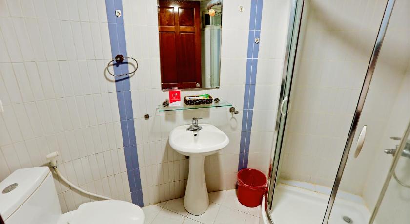 Bathroom, Amigo Hotel in Hue
