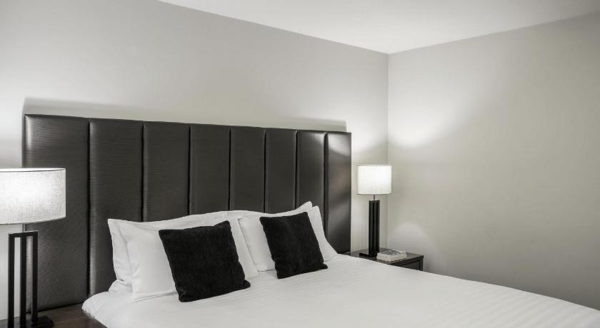 Image of 2 Bedroom Garden Suite 3