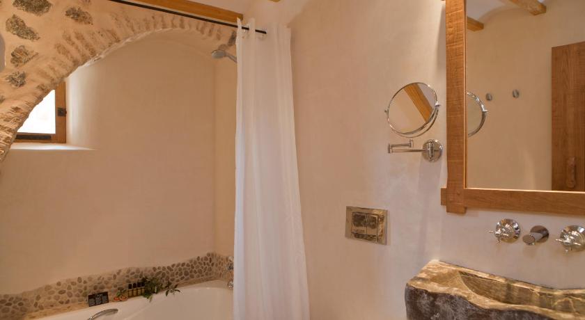 Image of Deluxe Double Room  Historic Building with Spa Access 9