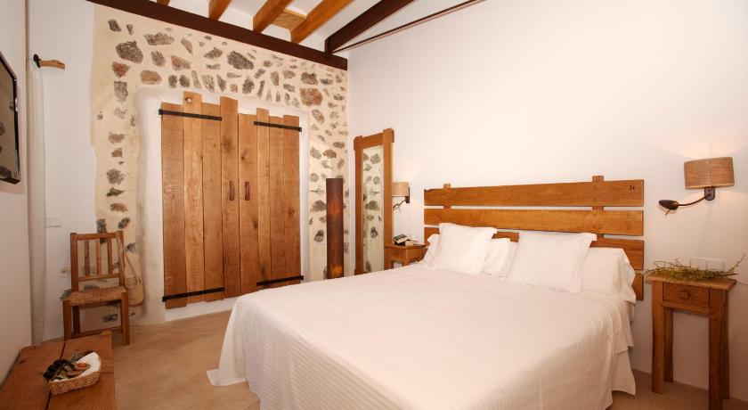 Image of Deluxe Double Room  Historic Building with Spa Access 7