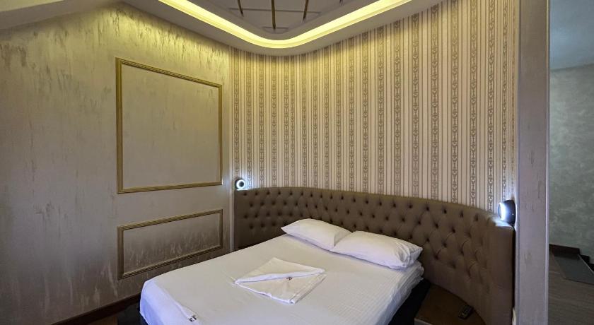 Image of Suite with Parking 12