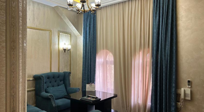 Image of Suite with Parking 0