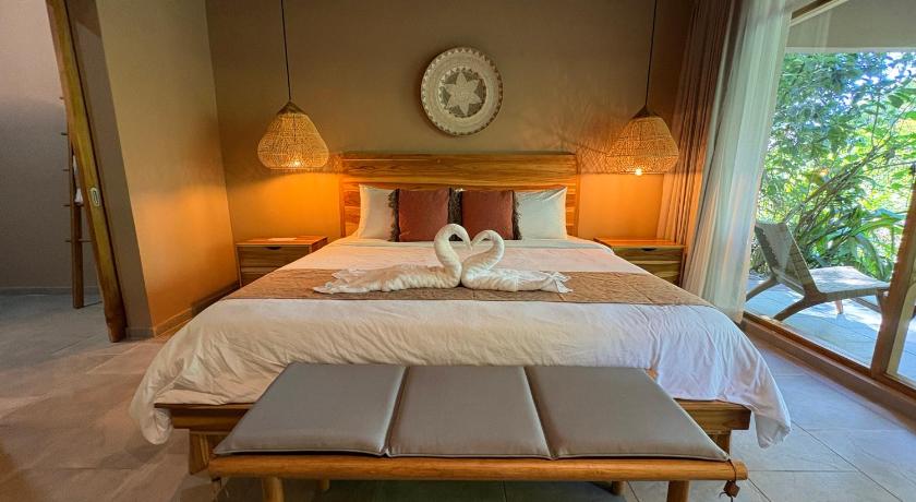 Image of Double Room with Patio 3