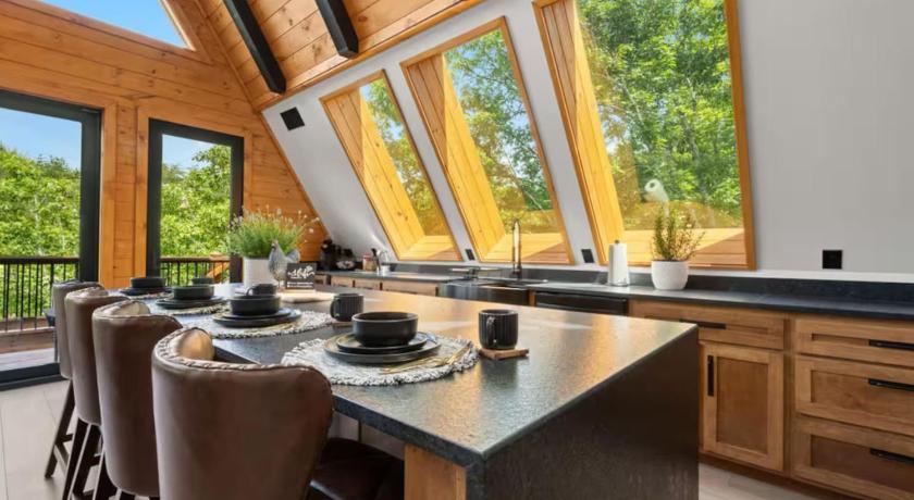 세비어빌 (TN) New Lux A-Frame Cabin near Dollywood! Hot Tub, Fire Pit, Pool & Mountain Vibes! 4성급 숙소 스위트룸