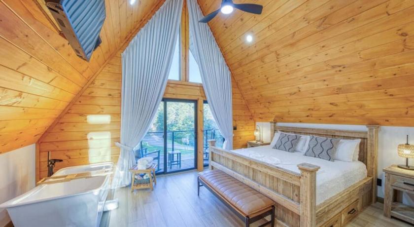 세비어빌 (TN) New Lux A-Frame Cabin near Dollywood! Hot Tub, Fire Pit, Pool & Mountain Vibes! 4성급 숙소 스위트룸