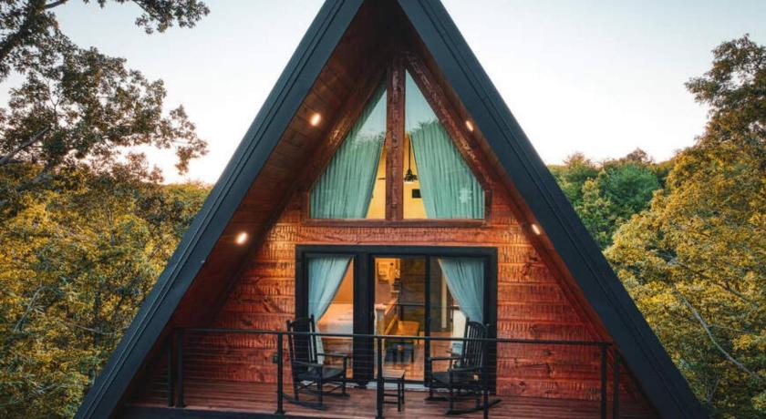 세비어빌 (TN) New Lux A-Frame Cabin near Dollywood! Hot Tub, Fire Pit, Pool & Mountain Vibes! 4성급 숙소 객실