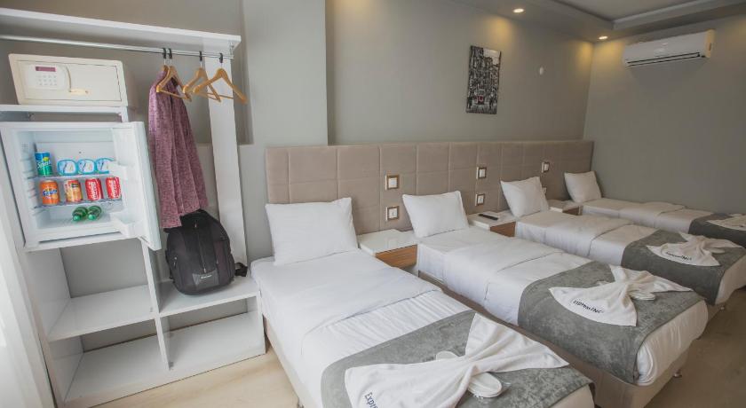 Image of Deluxe Quadruple Room 1