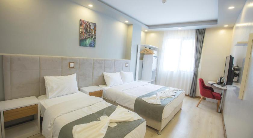 Image of Deluxe Triple Room 0