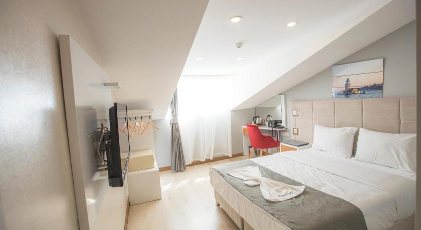 Image of Deluxe Double or Twin Room 0