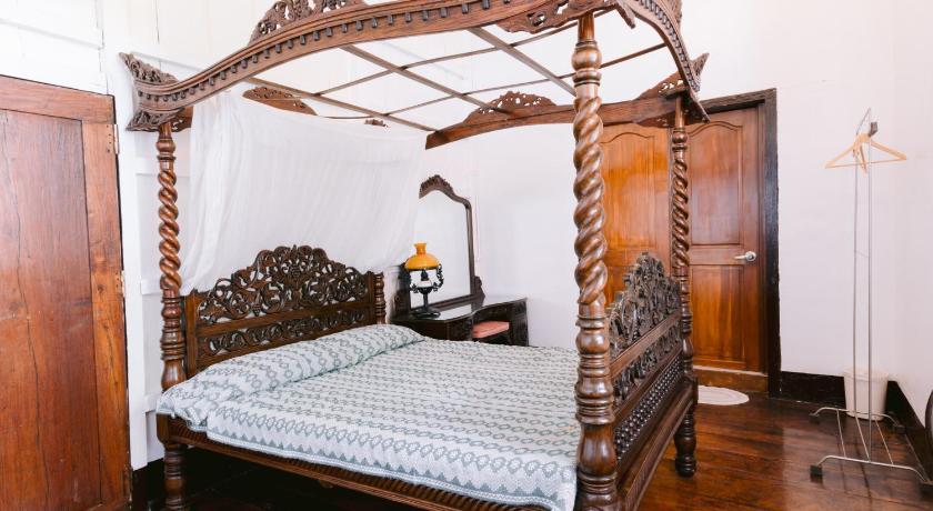 Image of Deluxe Queen Room 1