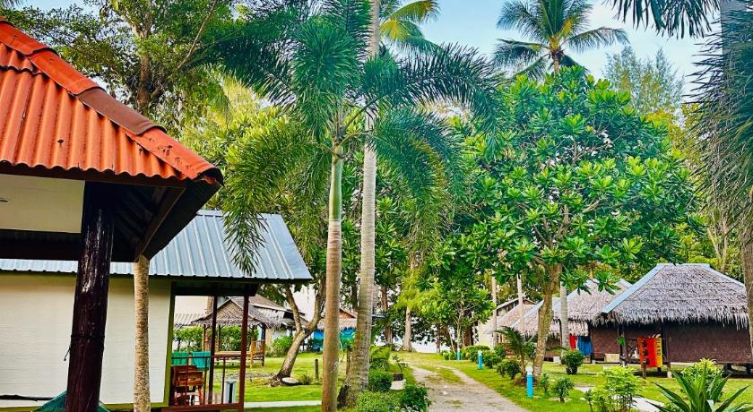 Lanta L.D. Beach Bungalows - image 19