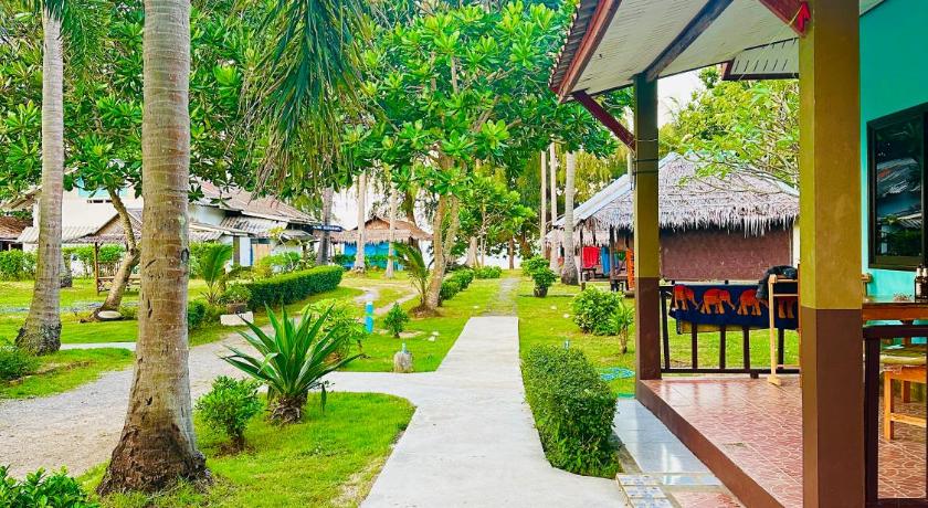 Lanta L.D. Beach Bungalows - image 8