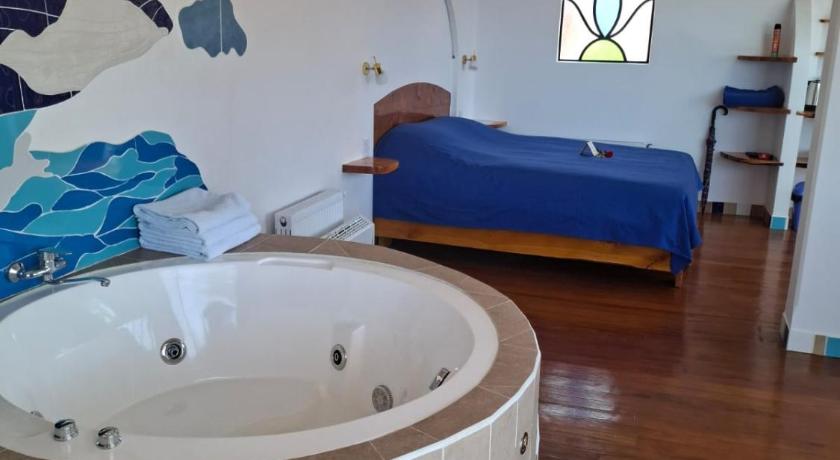Image of Deluxe Suite with Spa Bath 5
