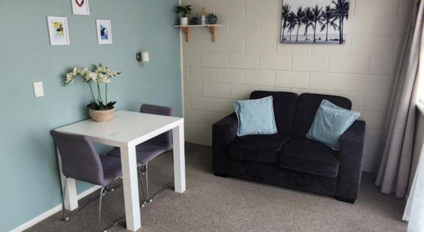 Image of Queen Room with Garden View 6