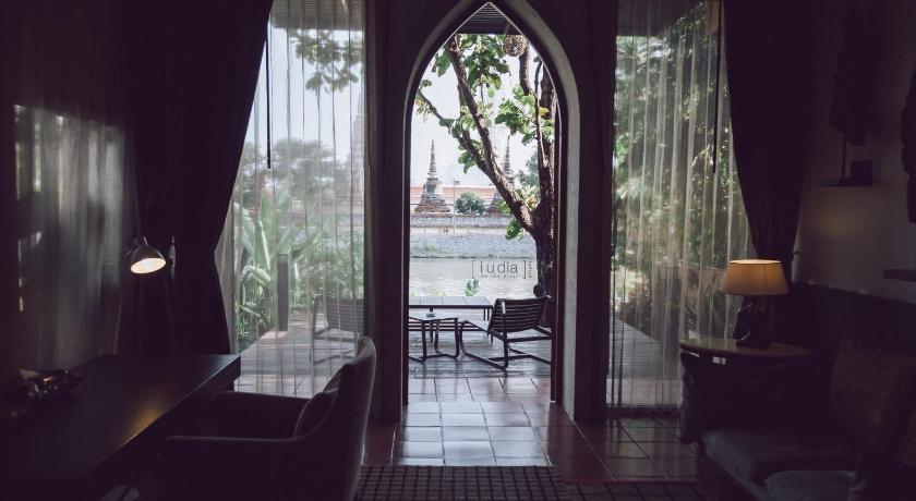 Image of Superior King Room 8