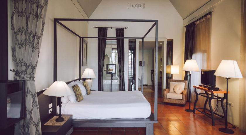 Image of Superior King Room 3
