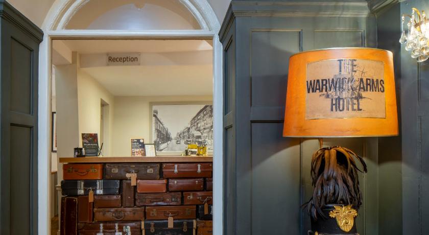 ウォリック The Warwick Arms Hotel - The Coaching Inn Group 3つ星 ホテル プール