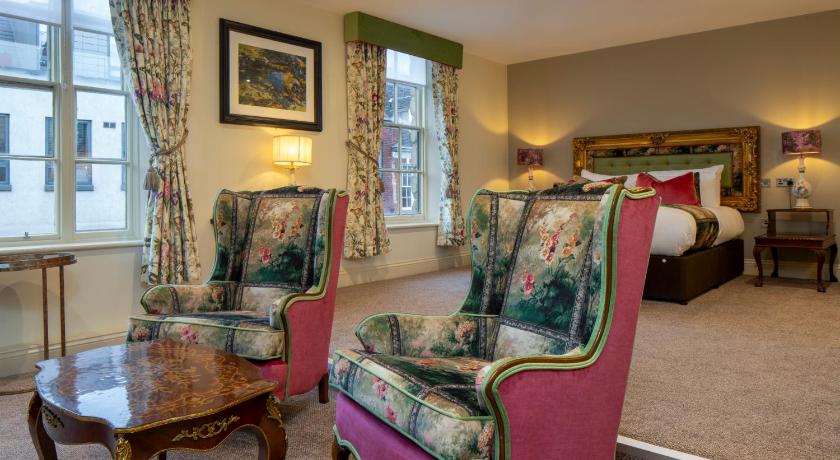 ウォリック The Warwick Arms Hotel - The Coaching Inn Group 3つ星 ホテル プール