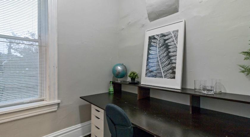 세인트 루이스 (MO) Pet-Friendly 2BR Apt w Office & Roku Free Parking in STL 4성급 숙소 레스토랑