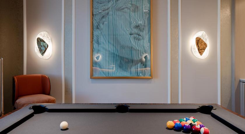 Image of Newly Remodeled Grand King Suite with Prestige Club Lounge Access 12