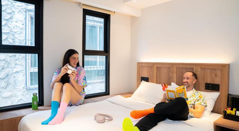 Image of Deluxe Queen Room 3