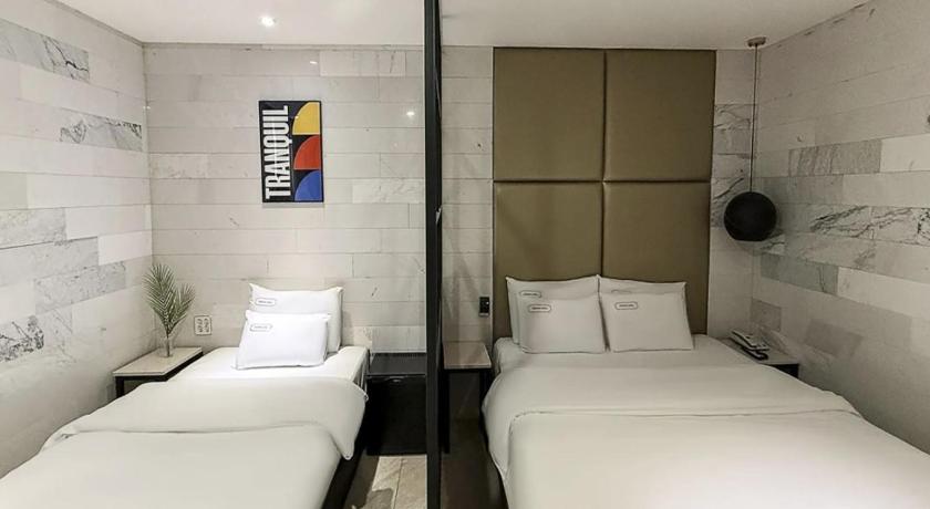 金浦 Docking Hotel ホテル プール