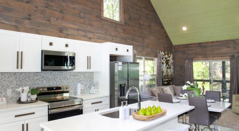 세비어빌 (TN) The Boujee Bear MTN View Hot Tub Foosball 4성급 숙소 로비