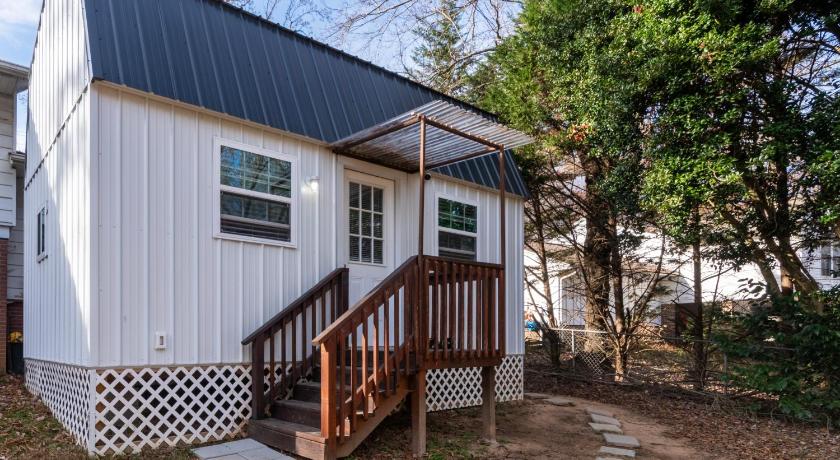 Tiny house with smart bidet and water purify-system