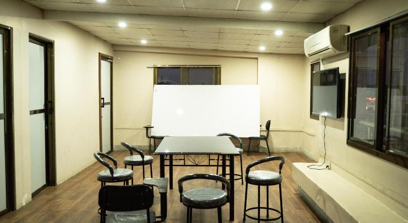 Aarya Wellness & Hostel - image 12