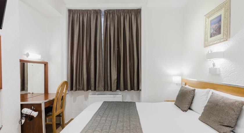 Falcon Hotel