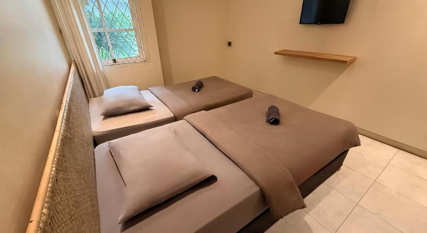 Image of Twin Shared Bathroom 2