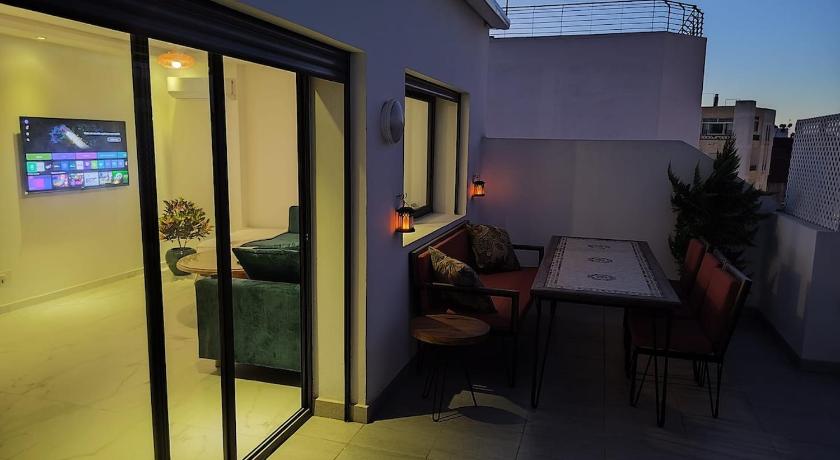 2 min walk from Four Seasons Hotel-Cozy Terrace Stay in the Heart of Rabat