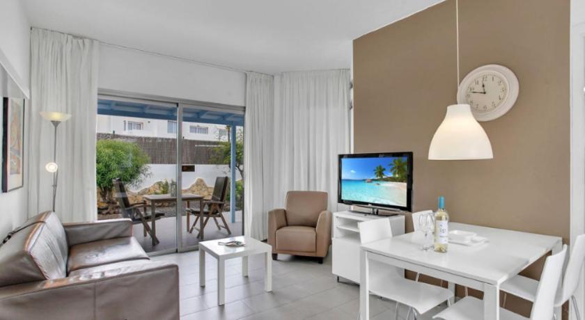 Apartamentos LIVVO Mar Azul - Adults Only