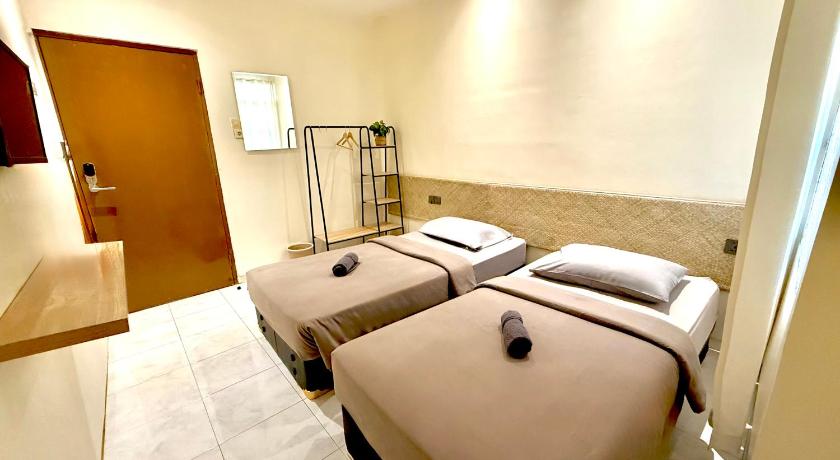 Image of Twin Shared Bathroom 0
