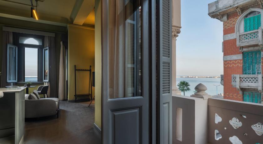 grey l studio apartments Corniche Alexandria - image 4