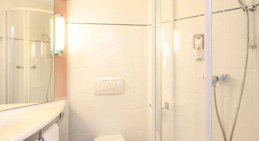Imagem de Quarto para 1 ou 2 pessoas equipado com roupas de cama novas (Room for one or two persons equipped with the n ew bedding) 5