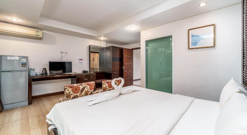 Image of Deluxe Double or Twin with Balcony 7