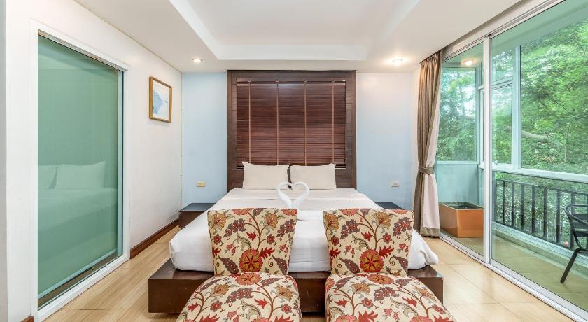 Image of Deluxe Double or Twin with Balcony 3